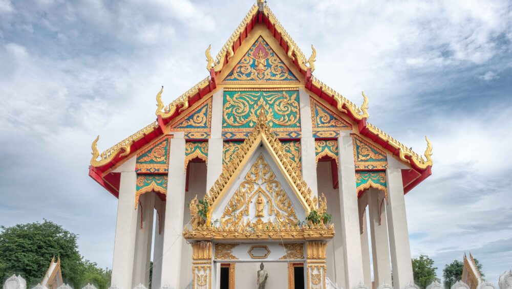 temple etiquette Phuket